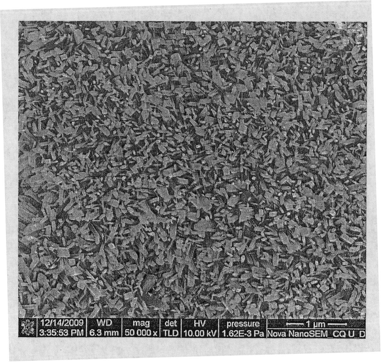 Method for preparing titanium dioxide nano-rod array materials at low temperature