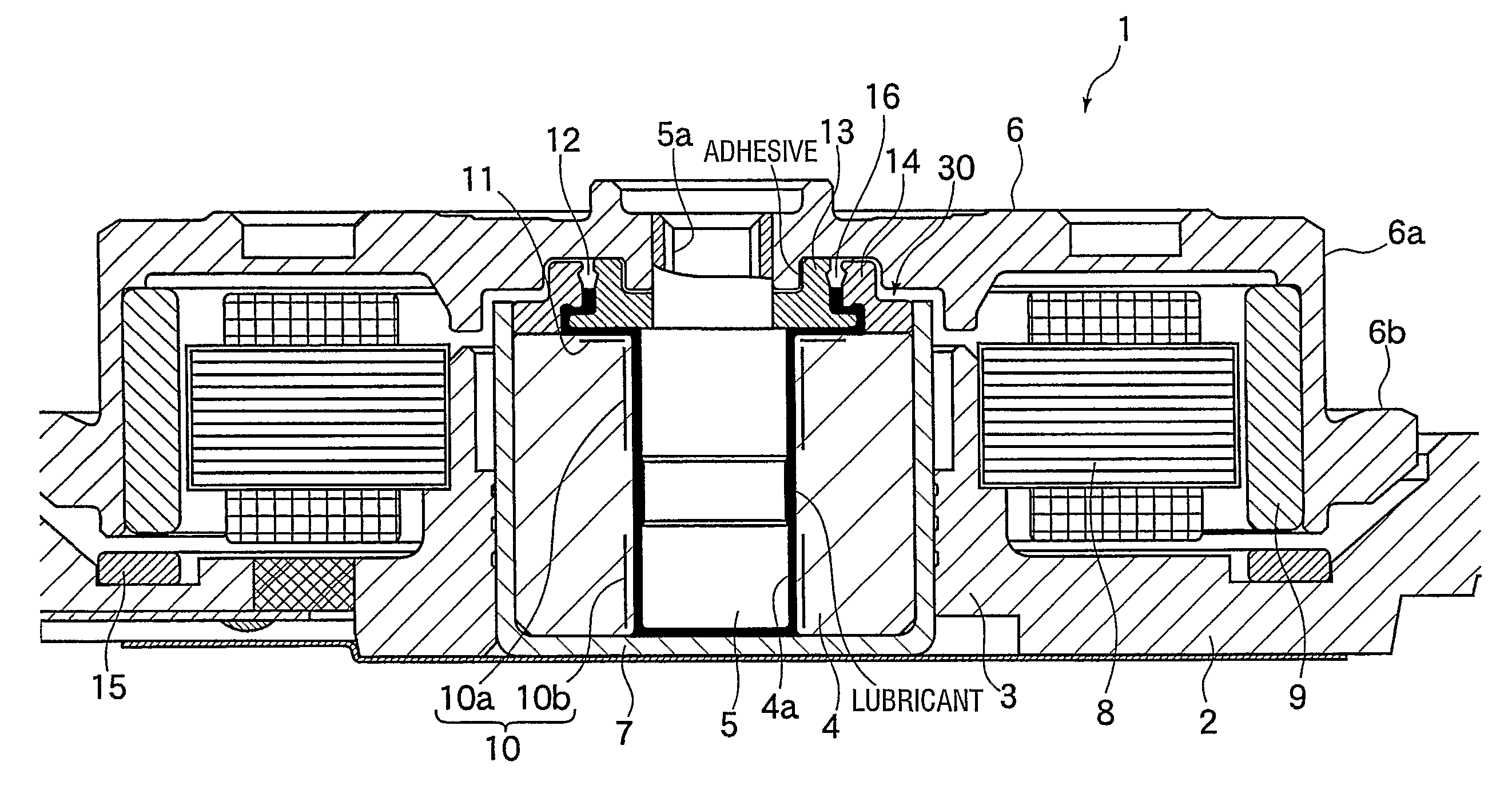 Fluid dynamic pressure bearing device, spindle motor provided with the fluid dynamic pressure bearing device, and recording disk drive device