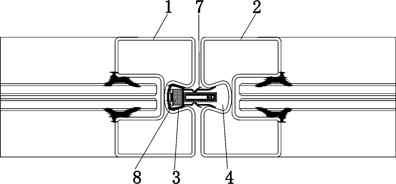 Fireproof door capable of blocking off crack after meeting heat