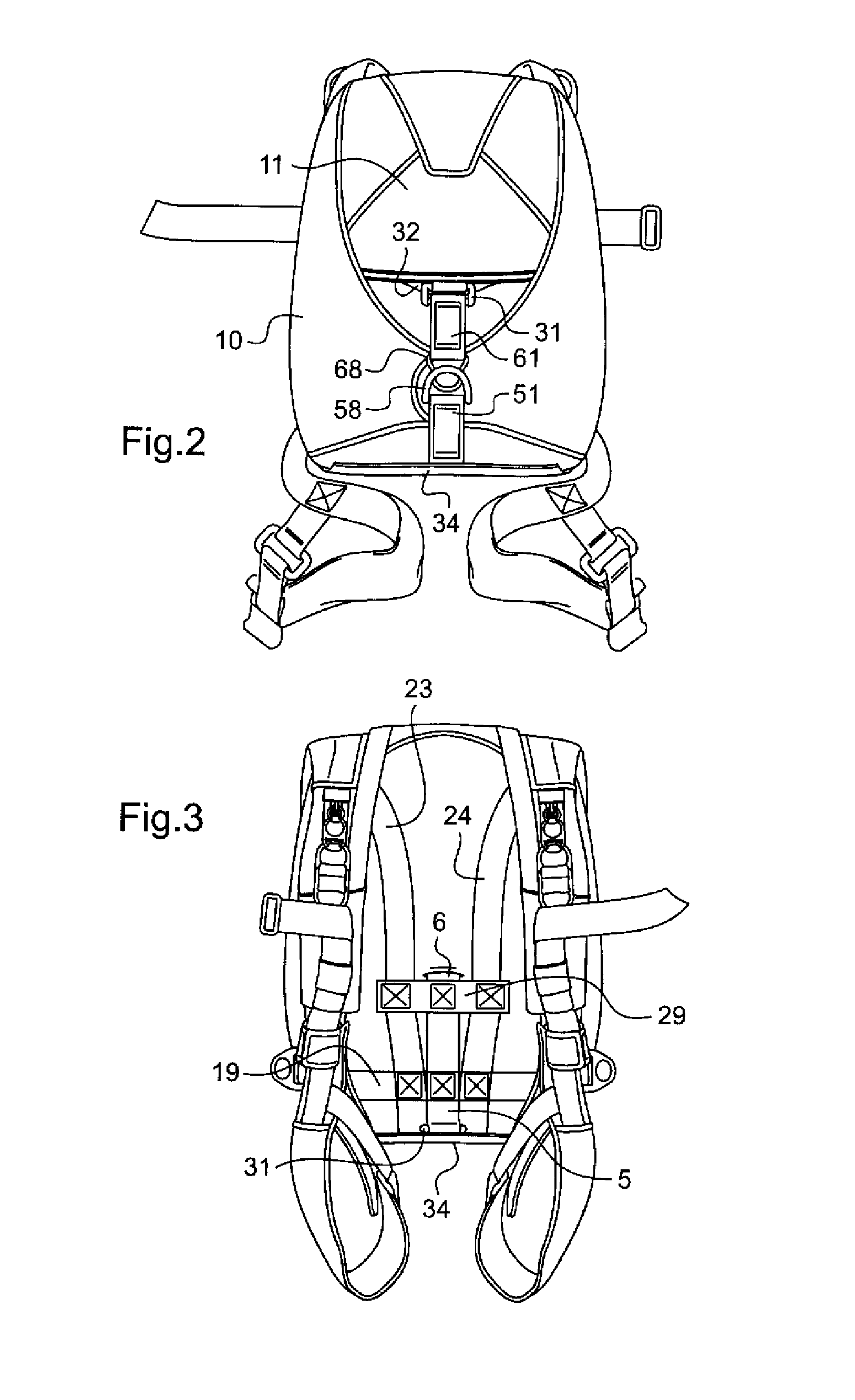 Skydiving equipment to distribute the tension forces of a drogue parachute