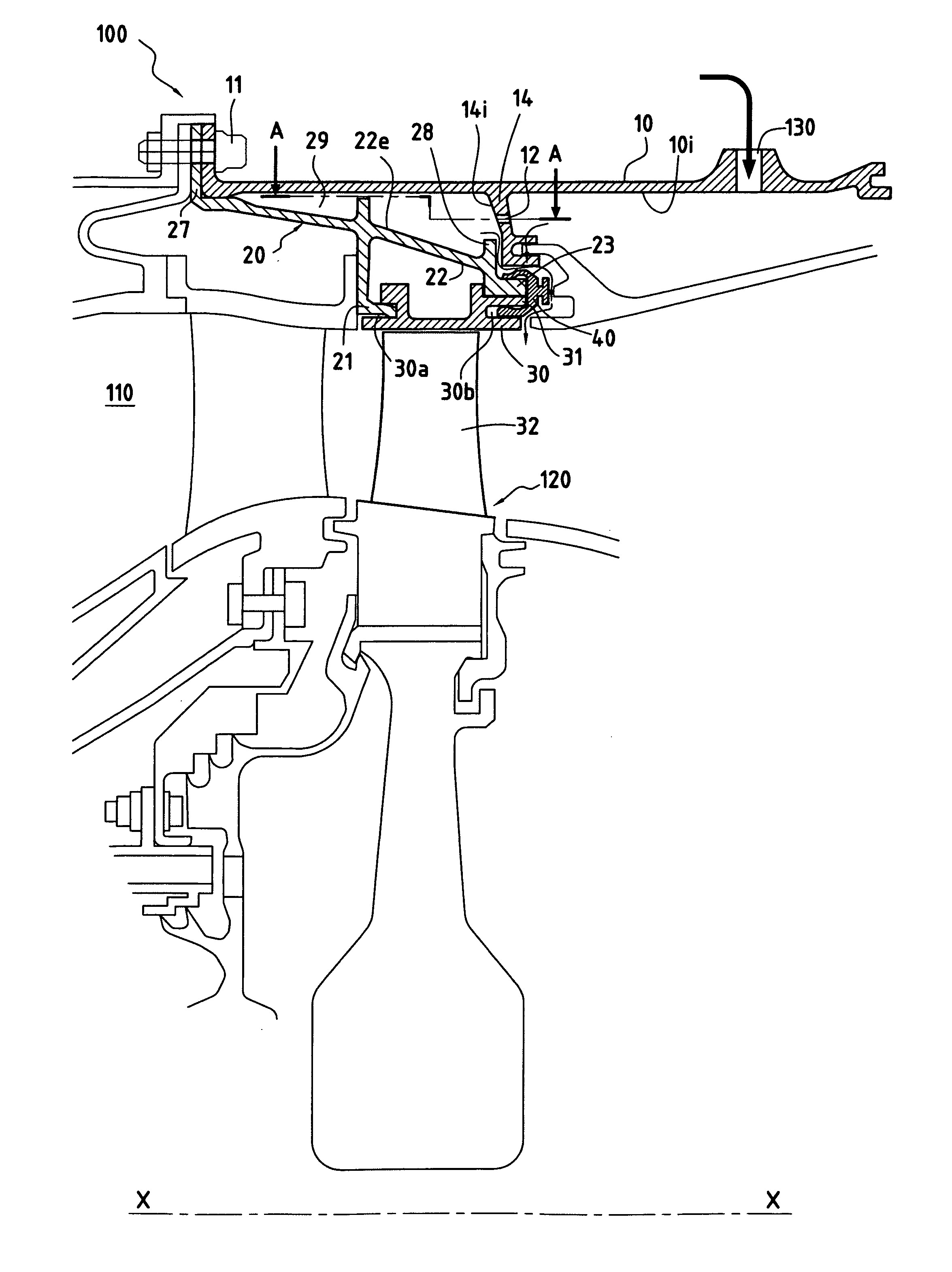 Device for controlling clearance in a gas turbine