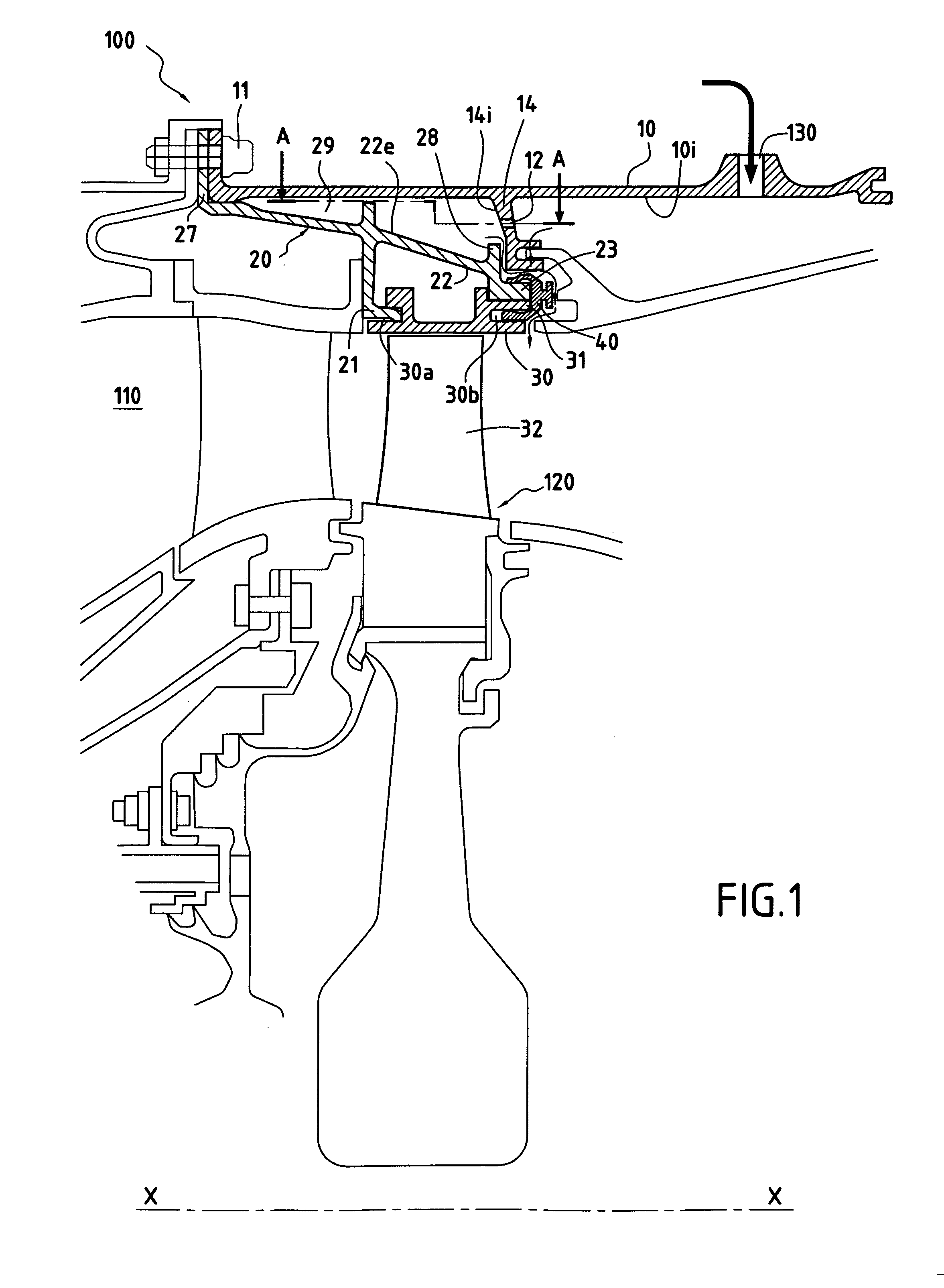 Device for controlling clearance in a gas turbine