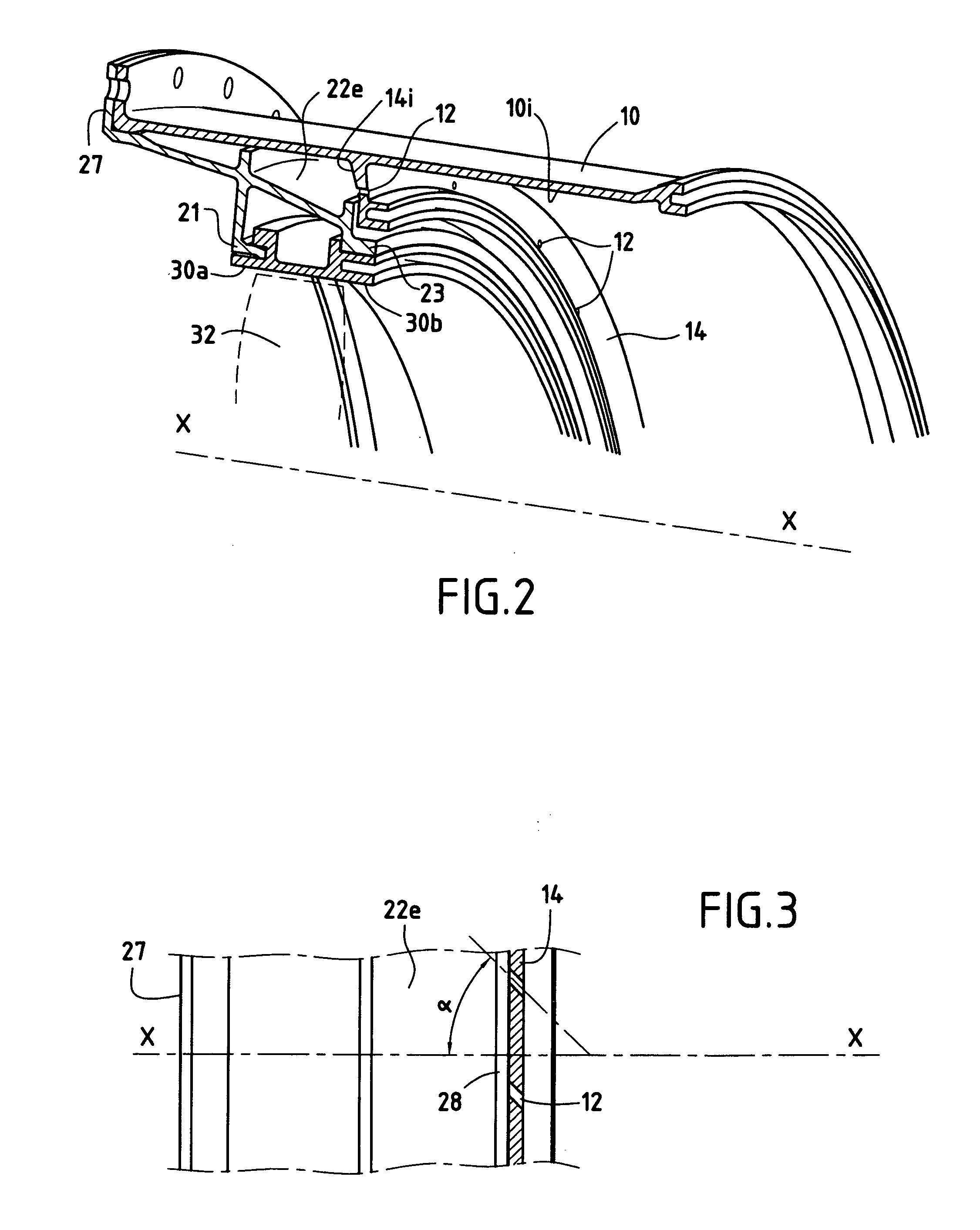 Device for controlling clearance in a gas turbine