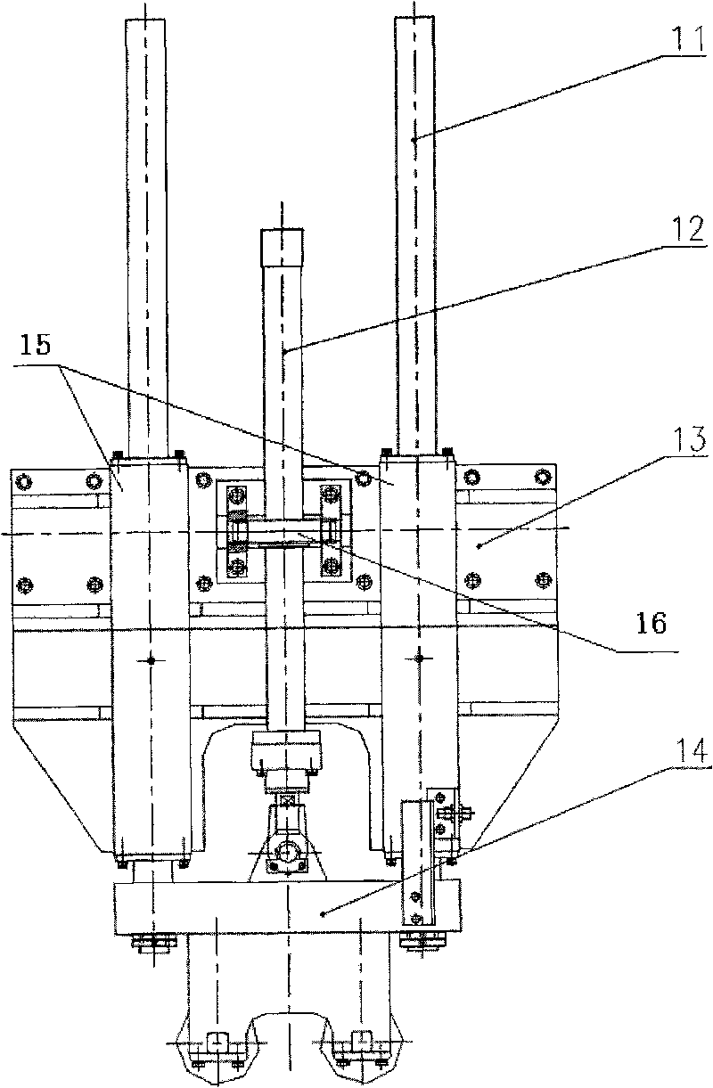 Rotation lifting mechanism in steel tube quenching device and steel tube quenching method