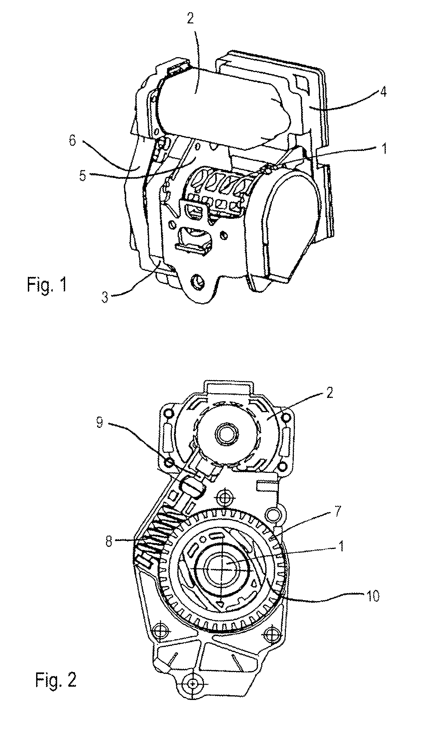 Reversible seat belt tensioner