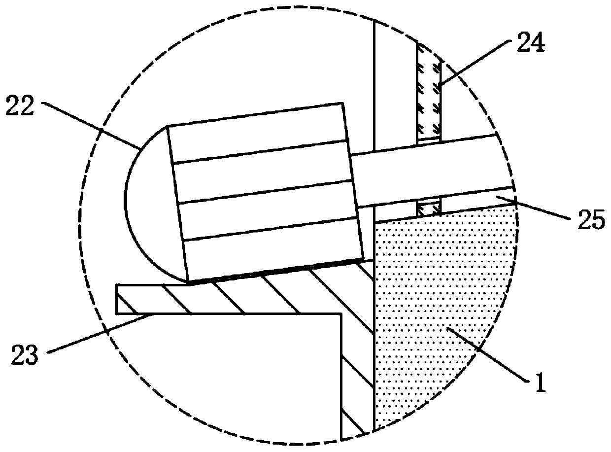 Pulverizing and screening device for building waste recycling