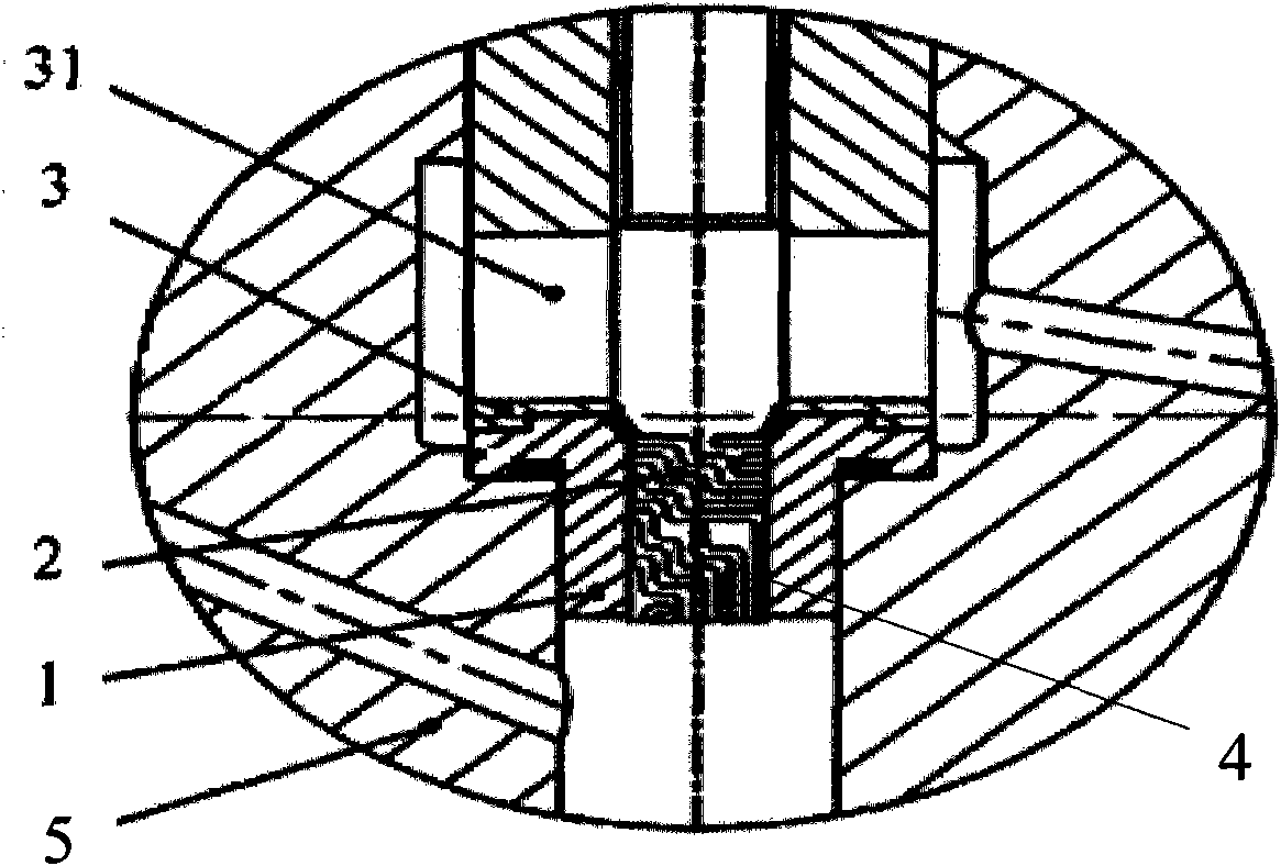 Labyrinth type regulating valve pressure reducing device