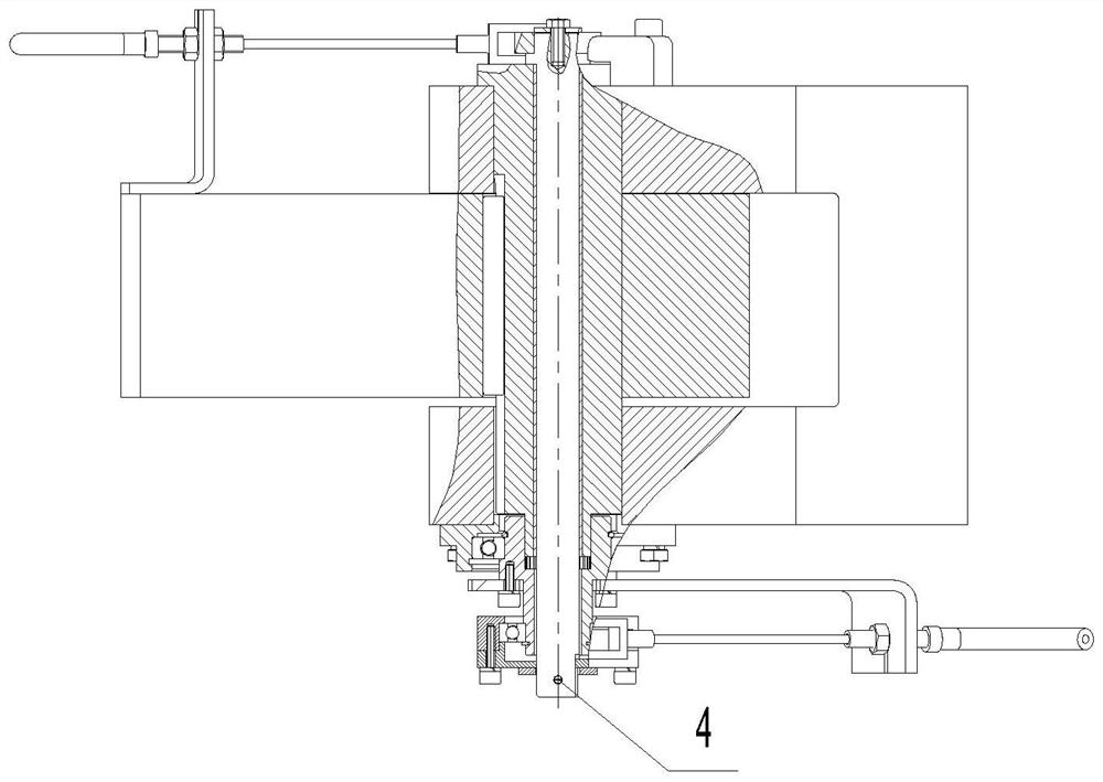 A fifth wheel structure capable of transmitting braking force