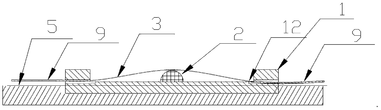 Preparation method and product of a calibration-free serial fiber grating temperature sensor