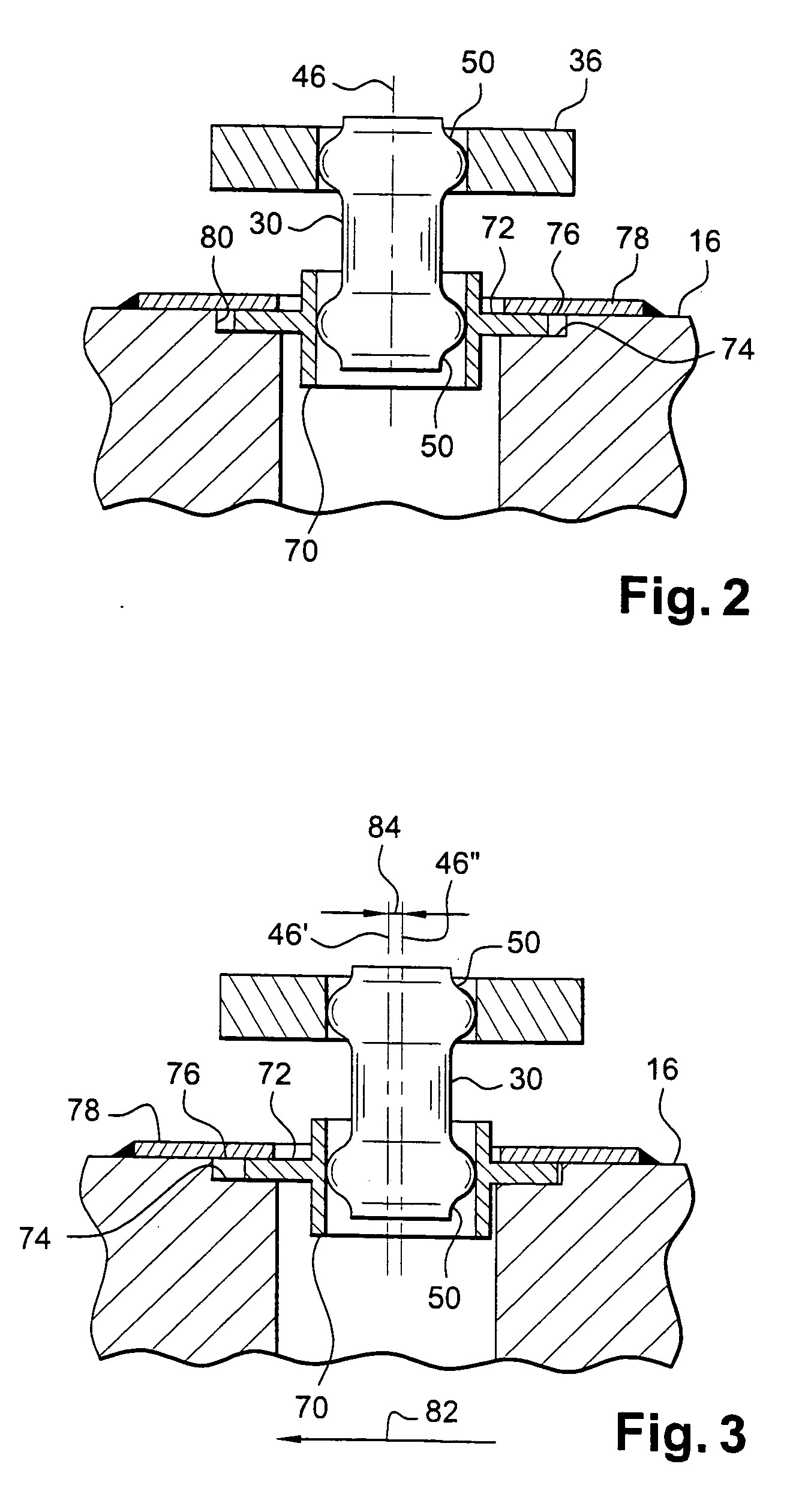 Link device between an enclosure for passing cooling air and a stator nozzle in a turbomachine