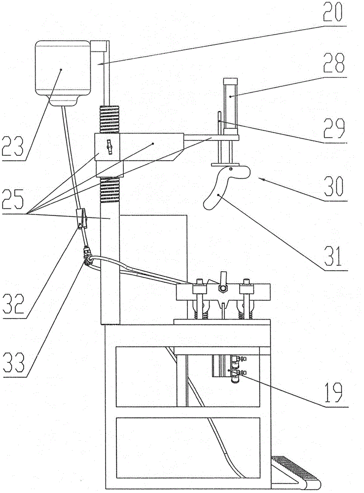 Even-gumming type rubber shoe bottom mold assembly