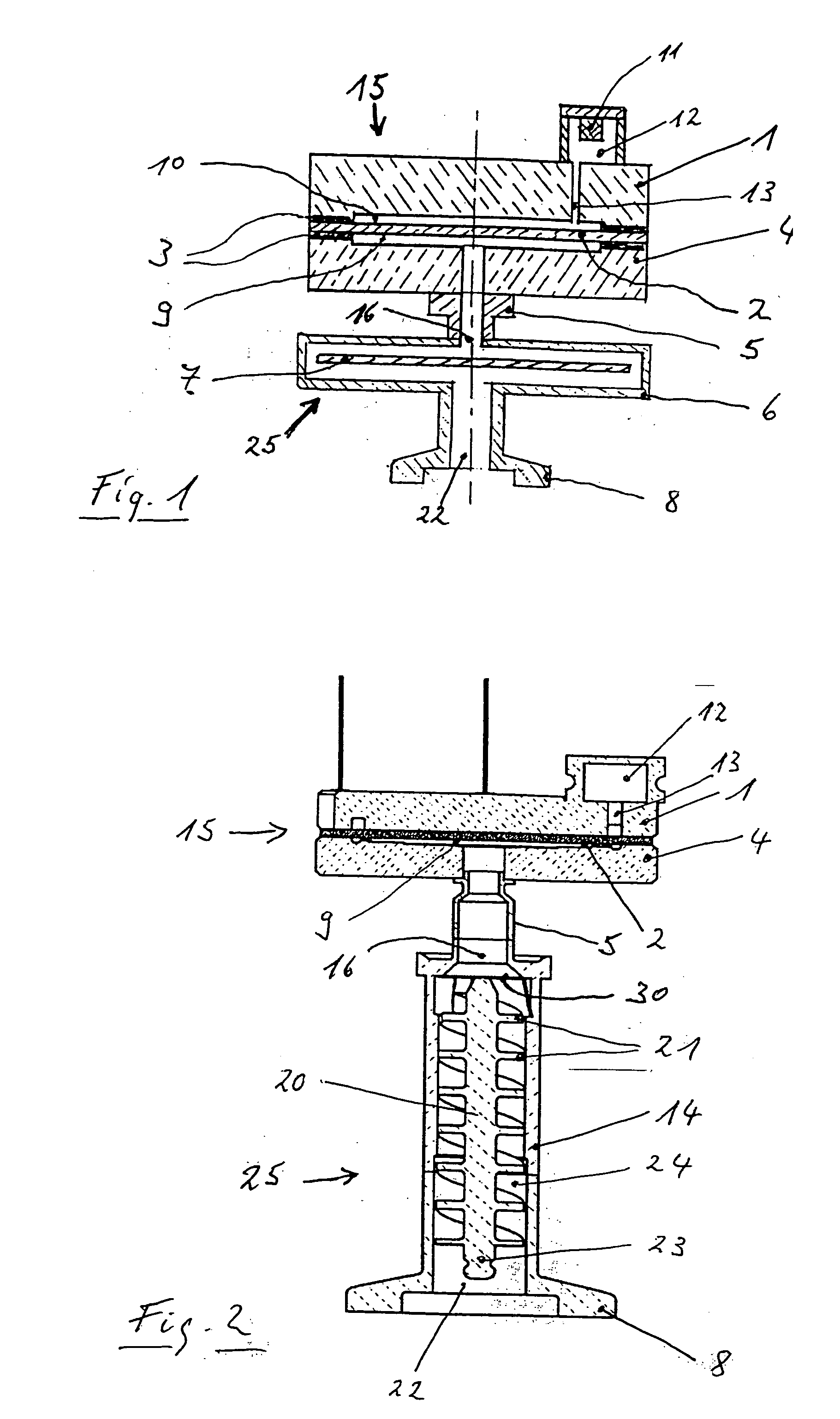 Shield arrangement for a vacuum cell