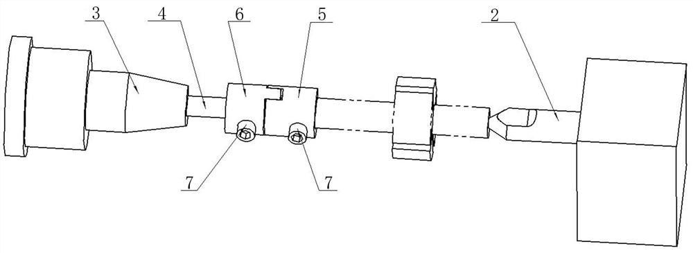 Vane pump rotor clamping tool and method for machining vane pump rotor equally-divided grooves