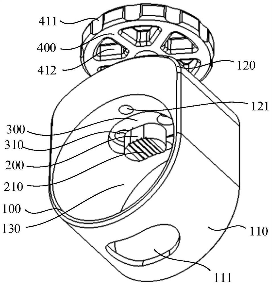 Circumferential locking device and circumferential locking method of traction system