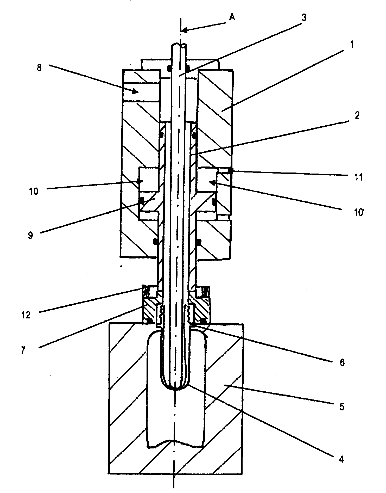 Device for injecting compressed air into a blow mold