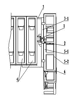 Spacing device of equipment for delivering welding workpieces in circulating manner