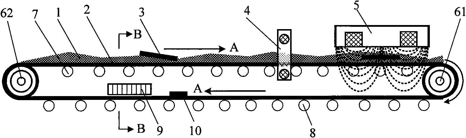 Device and method for synchronously demagnetizing steel wire lining conveyor belt
