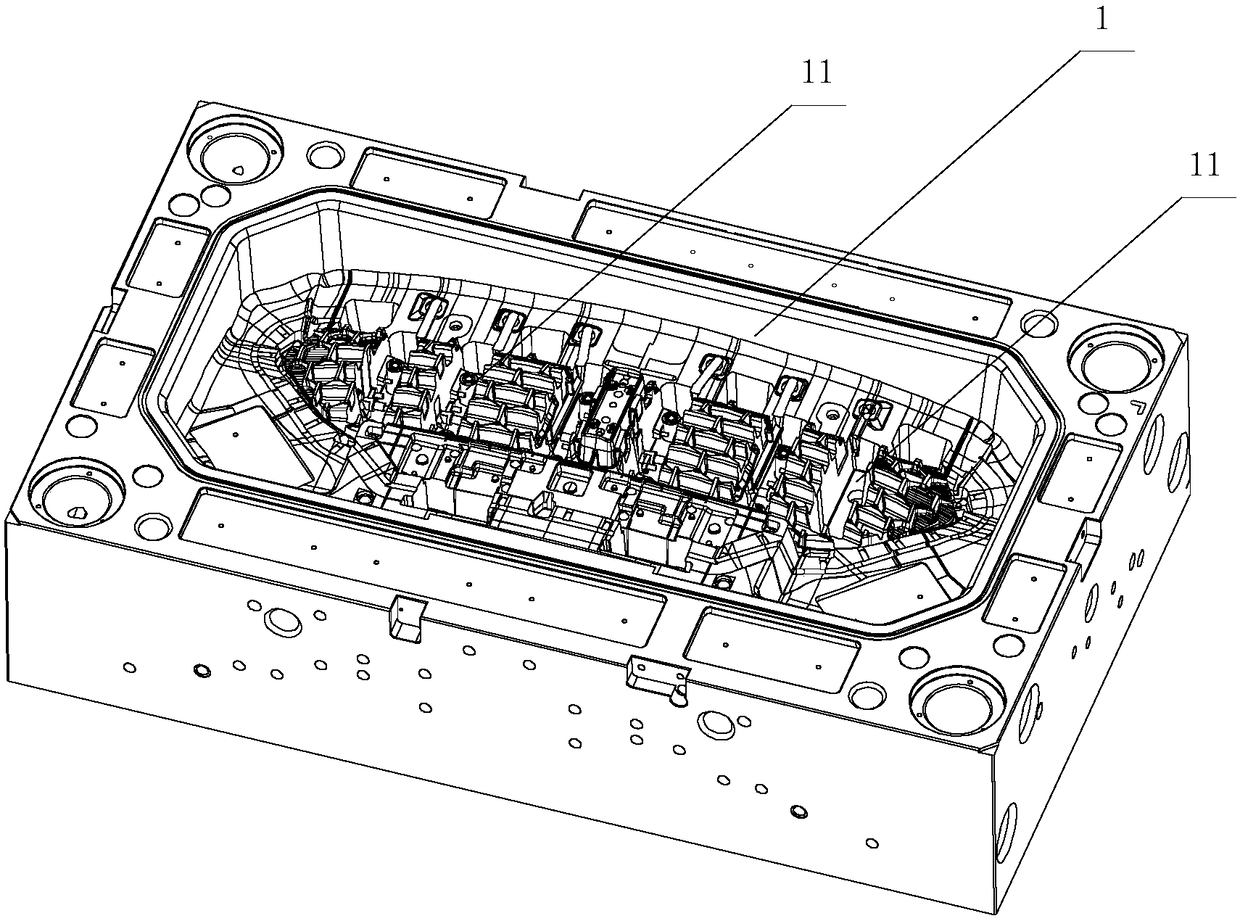 Injection mold with direct-ejecting sprue forcible-disengaging structure