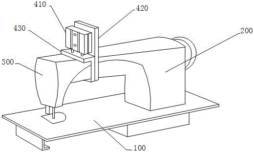 Flatcar sewing machine provided with lifting machine head