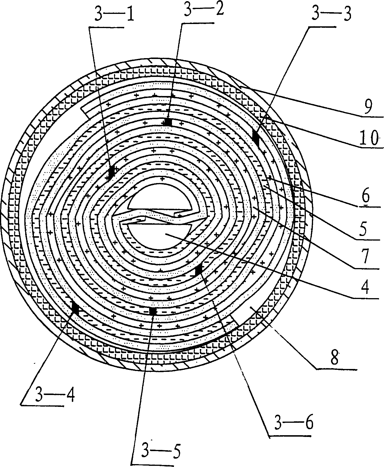 Lead-acid accumulator with coil structure and manufacturing method thereof