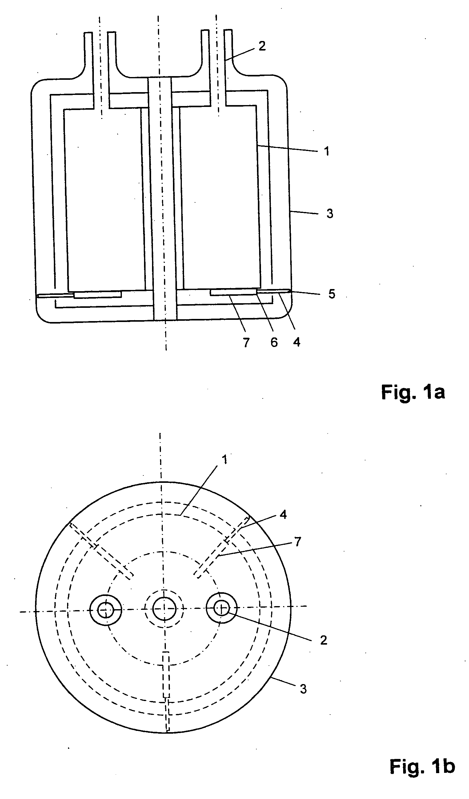 Cryostat configuration with thermally compensated centering
