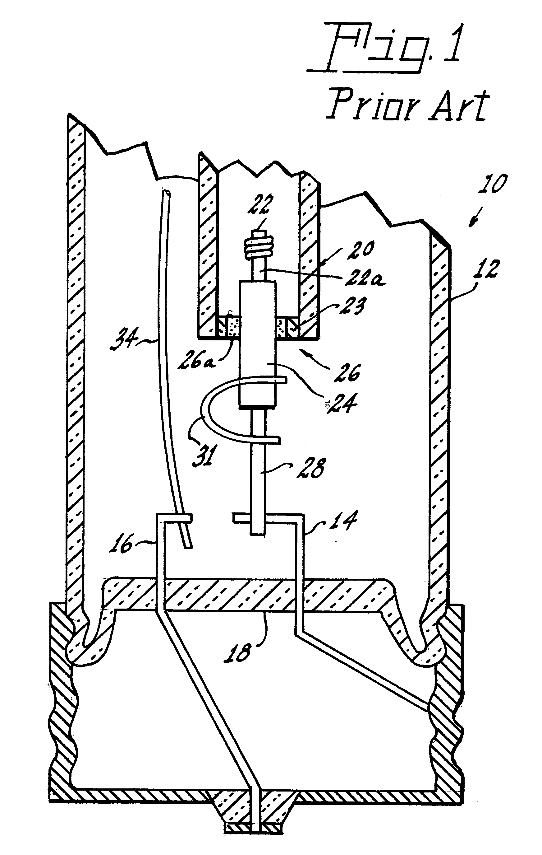Discharge lamp exhibiting reduced thermal stress and method of making such a lamp