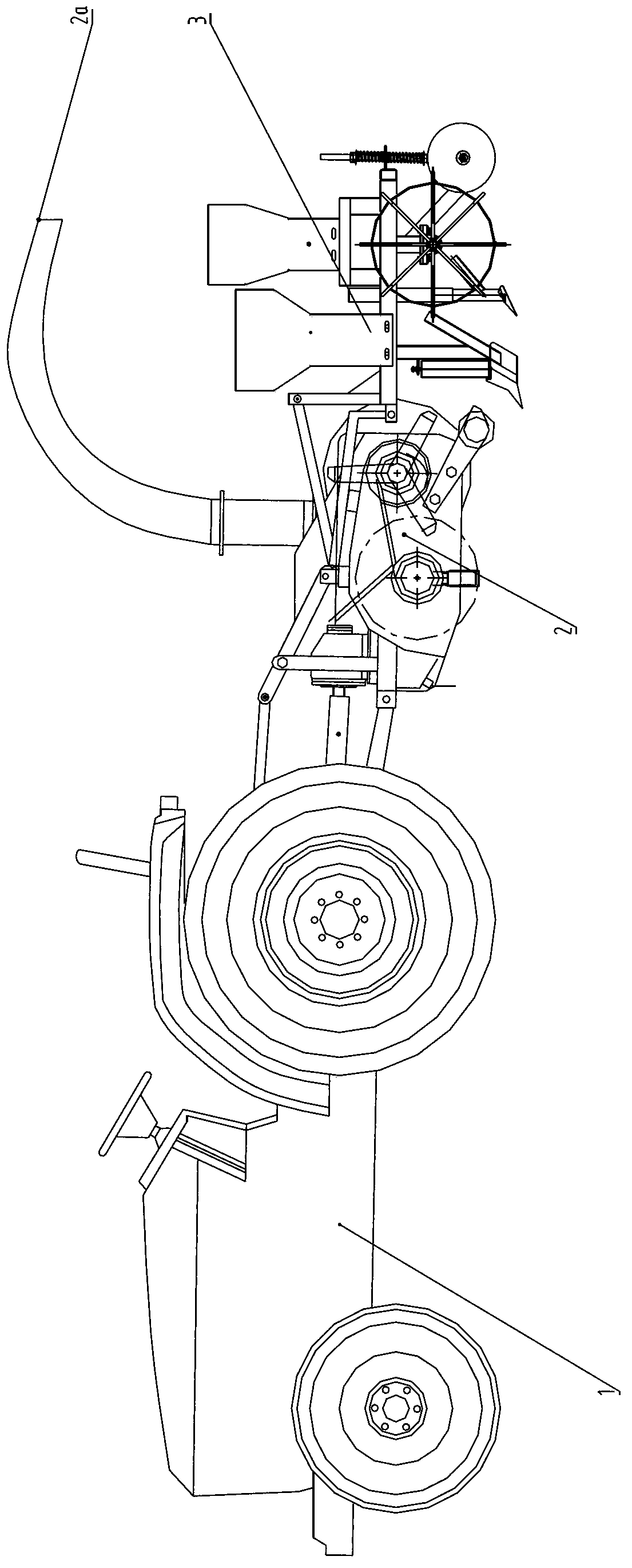Improved straw outlet device of machine capable of crushing straw, applying fertilizer, performing sowing and covering straw