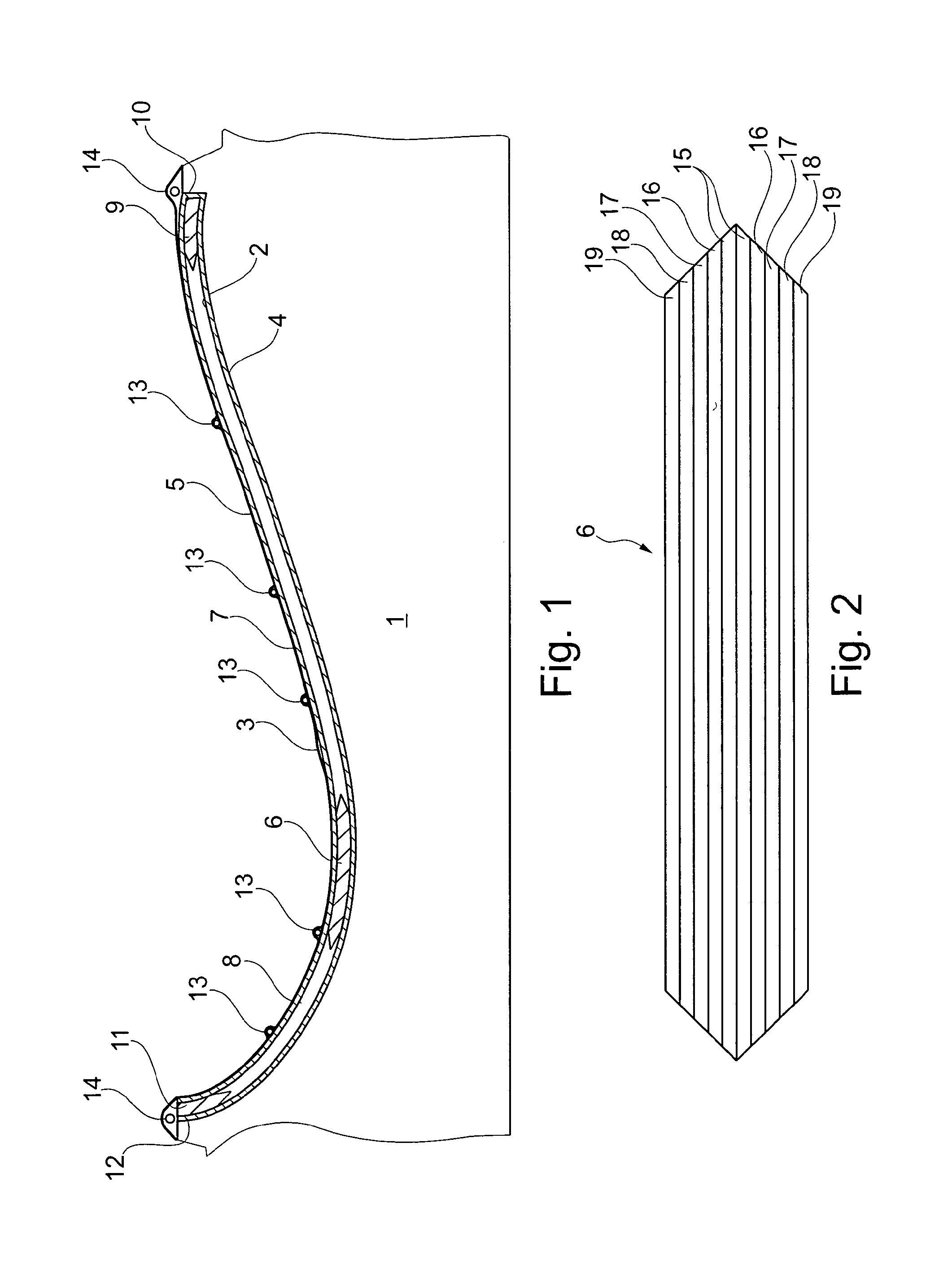 Wind turbine blade comprising metal filaments and carbon fibres and a method of manufacturing thereof