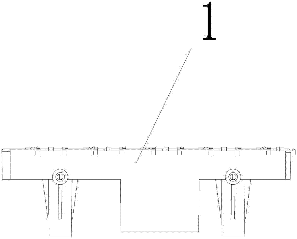 Battery retainer with battery cell clamping structure