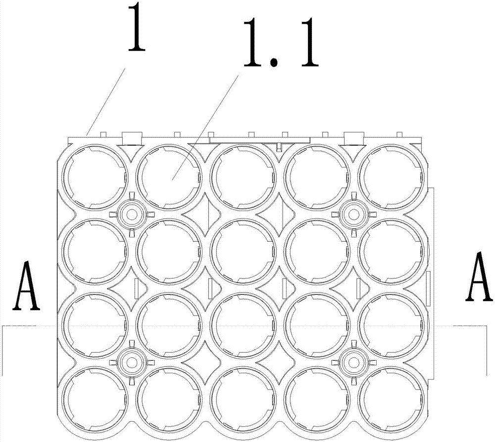 Battery retainer with battery cell clamping structure