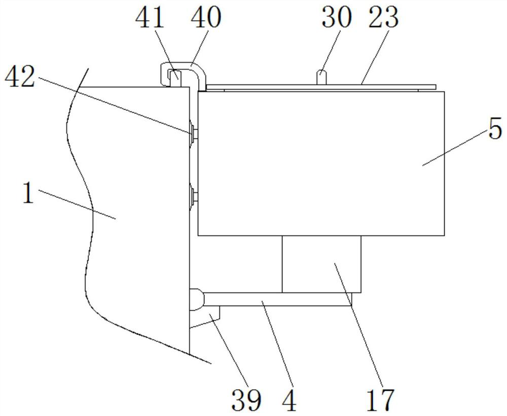 Conveyor net self-cleaning device for fryer