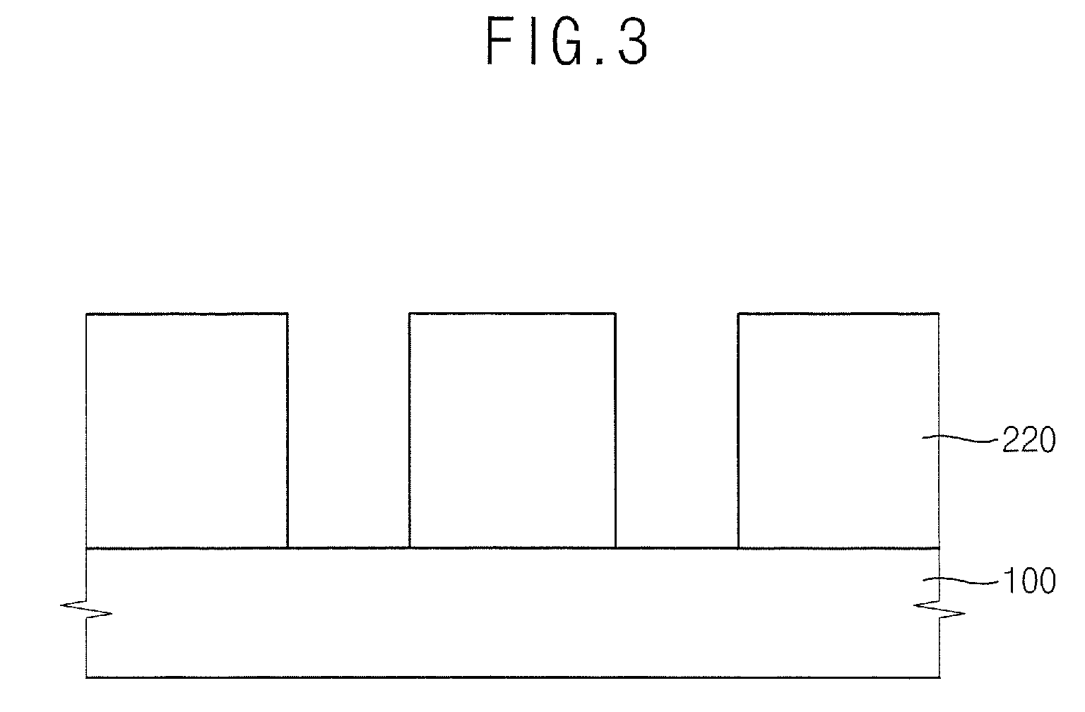 Method of forming a pattern using a photoresist composition for immersion lithography