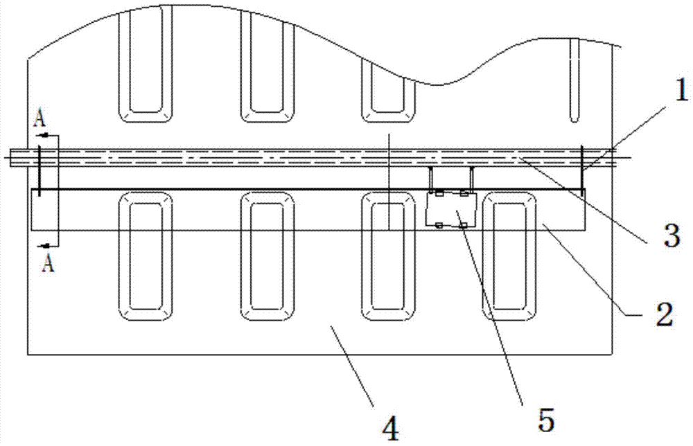 Automatic welding method and auxiliary device for side wall panels and side columns of railway general boxcars