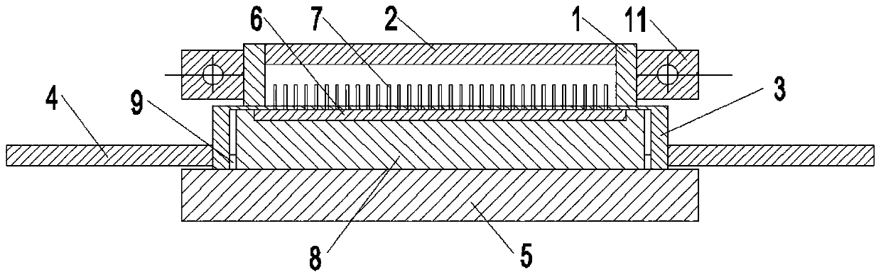 A mold and method for preparing a porous metal material body