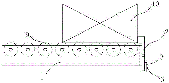 Gravity-type baffle device used at tail end of conveyer