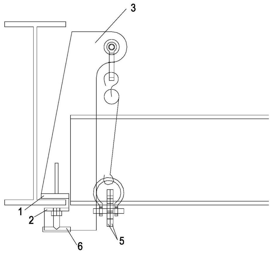 Middle beam reinforcing and lifting device for steel structure transformation