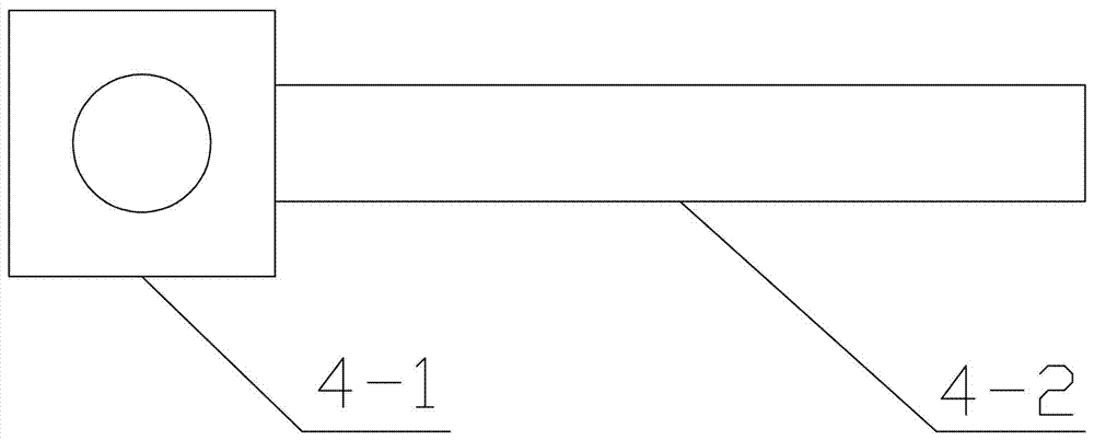 Mandrel fixing device for cold disassembly of scraper hoist and mandrel cold disassembly method