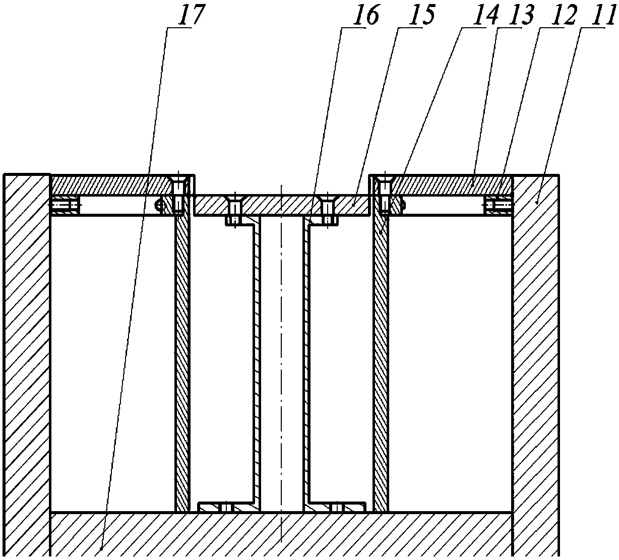 Base plate dimension adjustment device for powder feeding under double cylinders, and use method thereof
