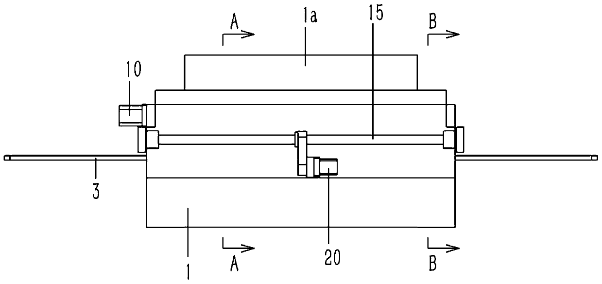 Dirt discharge structure on tooth rake type bar screen machine