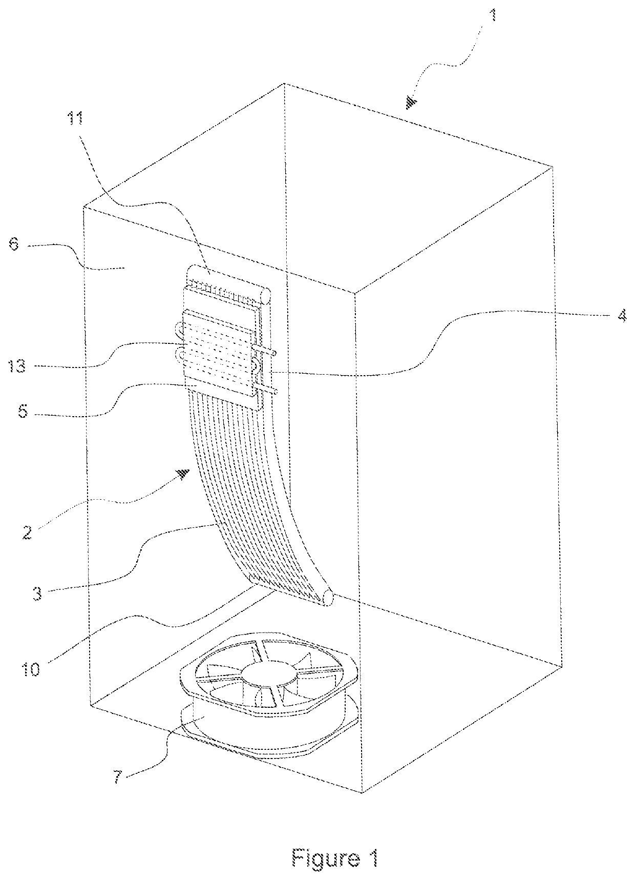 Arrangement for cooling a closed cabinet