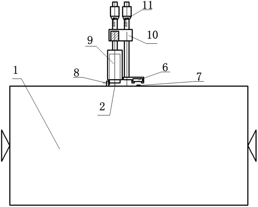 Electric runout in-situ measuring device and measuring method for separating spindle rotation error