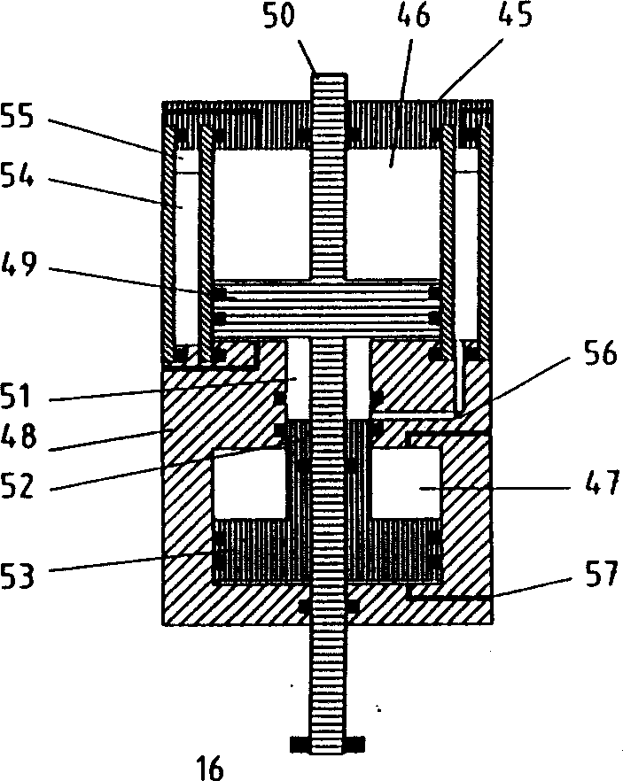 Device for providing shutting force for plastic injection machine for shoe manufacture