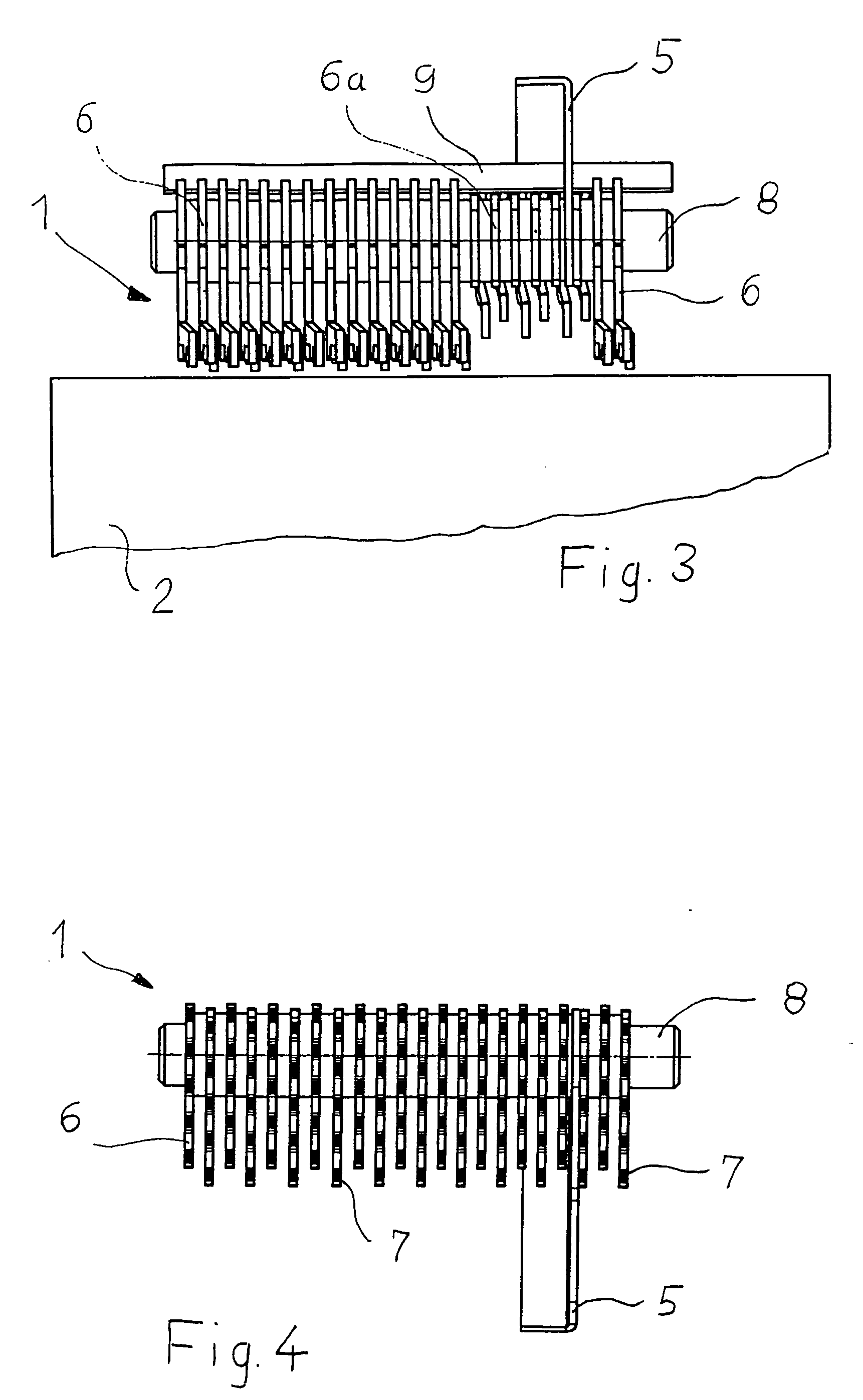 Device for corona treatment of electrically insulating materials, especially plastic films