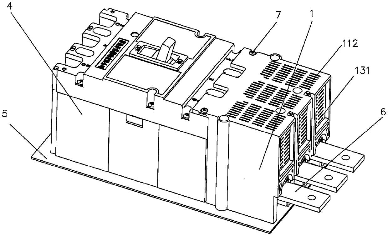 Arc isolation cover of circuit breaker