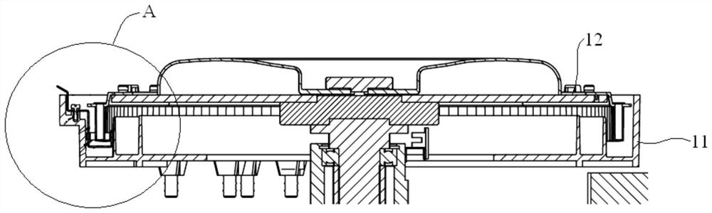 Incubation device of biochemical analyzer and cleaning assembly thereof