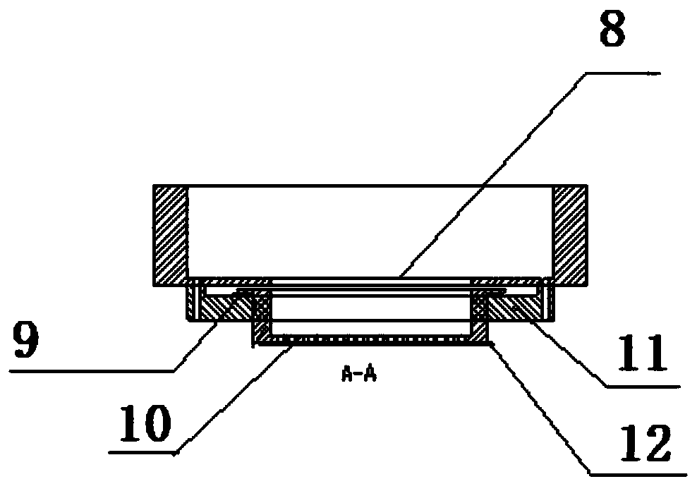 A recycling processing device and processing method for large plastic parts