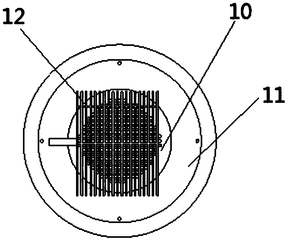 A recycling processing device and processing method for large plastic parts