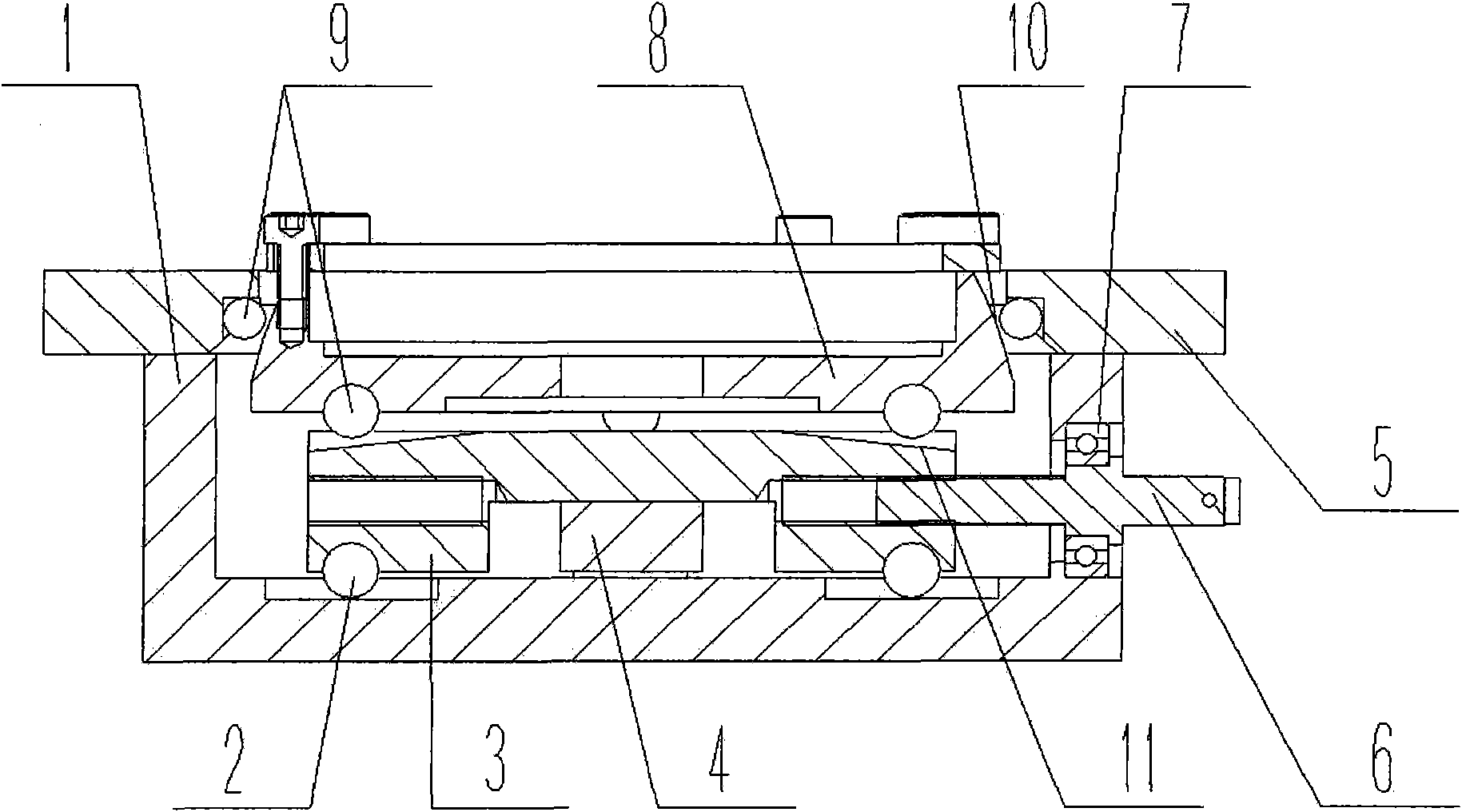 Plane two-dimensional inclined angle adjuster