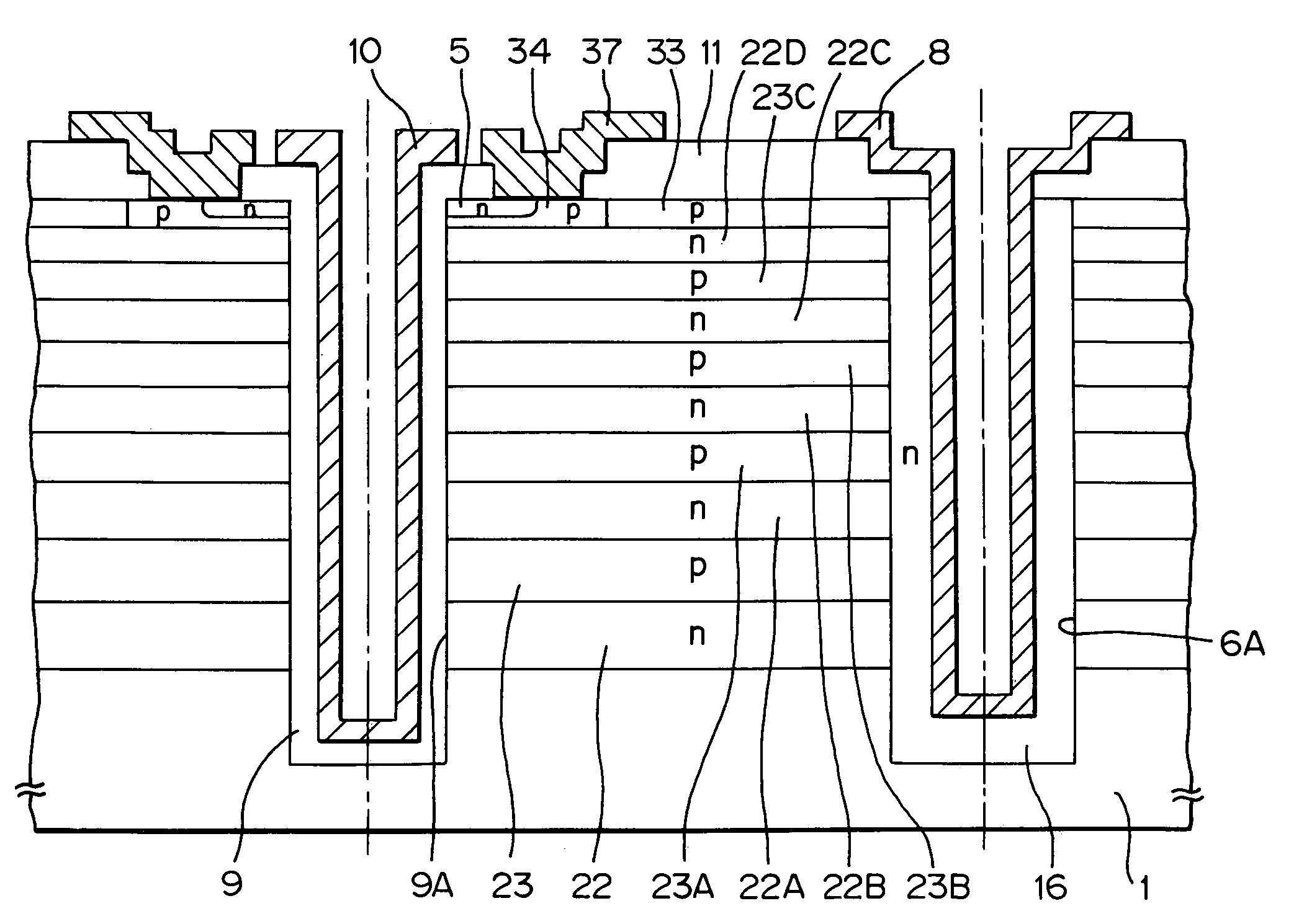 High-voltage power semiconductor device with body regions of alternating conductivity and decreasing thickness