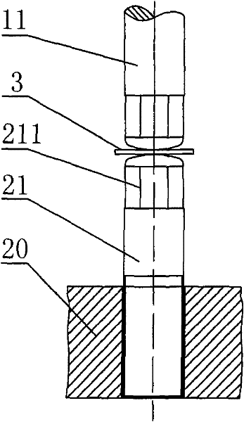Multi-column regulation type pressing die and method for forming titanium alloy double-curvature plate by using same